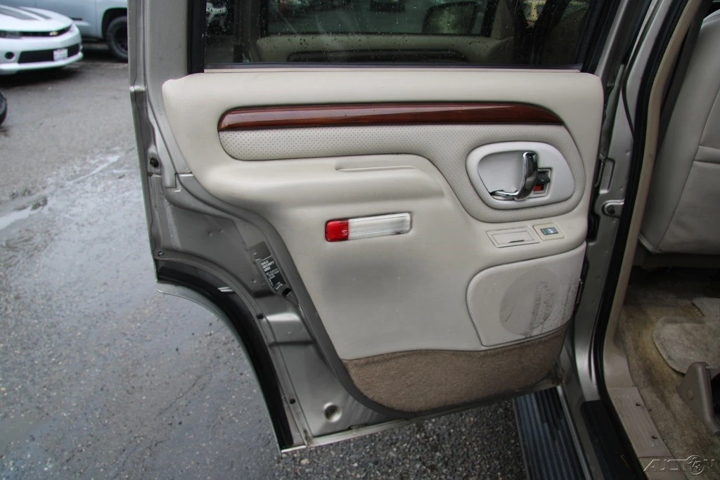 2000 Cadillac Escalade 1st Gen - Image 18 of 21