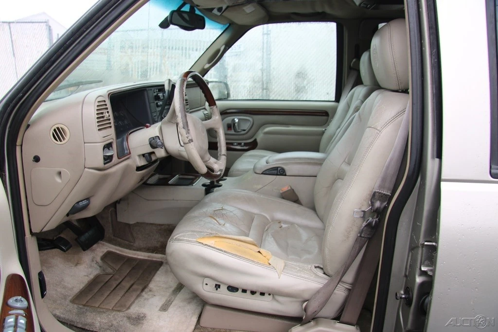 2000 Cadillac Escalade 1st Gen - Image 12 of 21