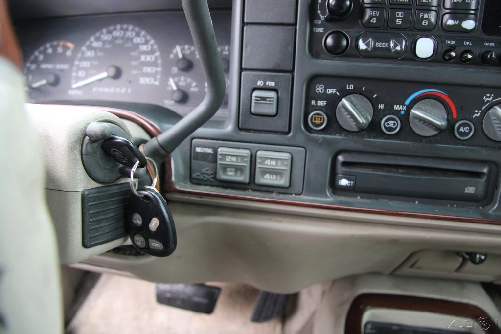 2000 Cadillac Escalade 1st Gen - Image 17 of 21