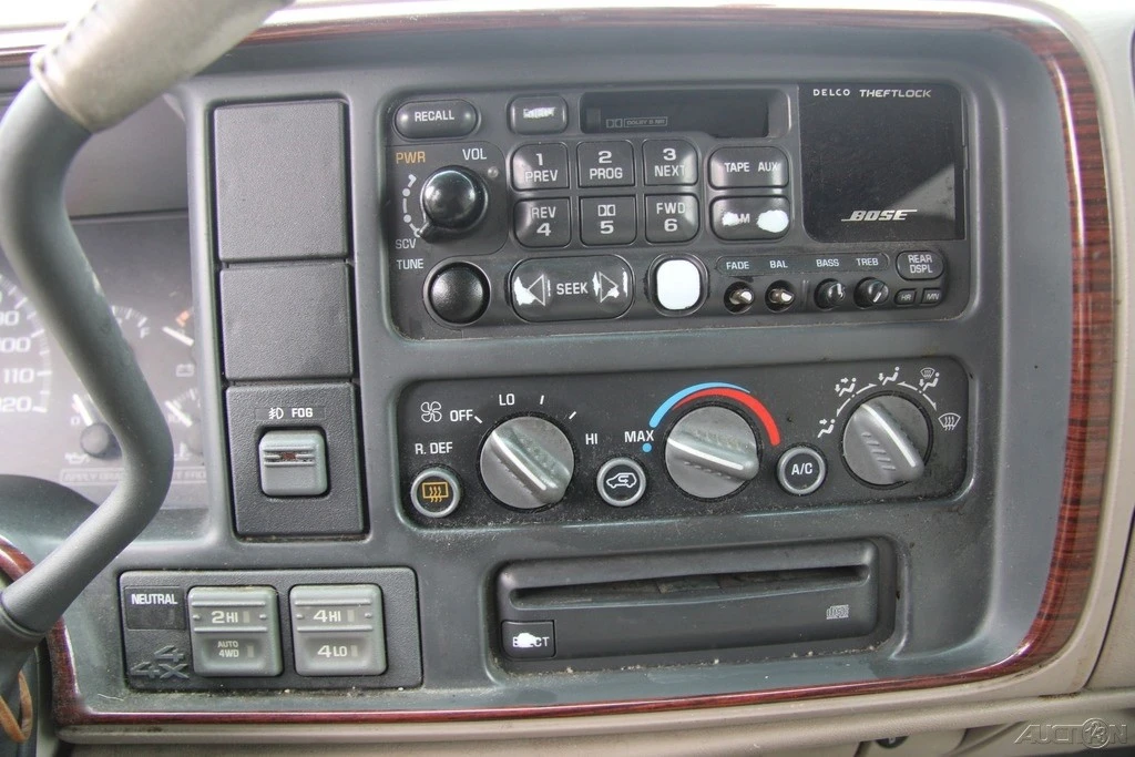 2000 Cadillac Escalade 1st Gen - Image 16 of 21