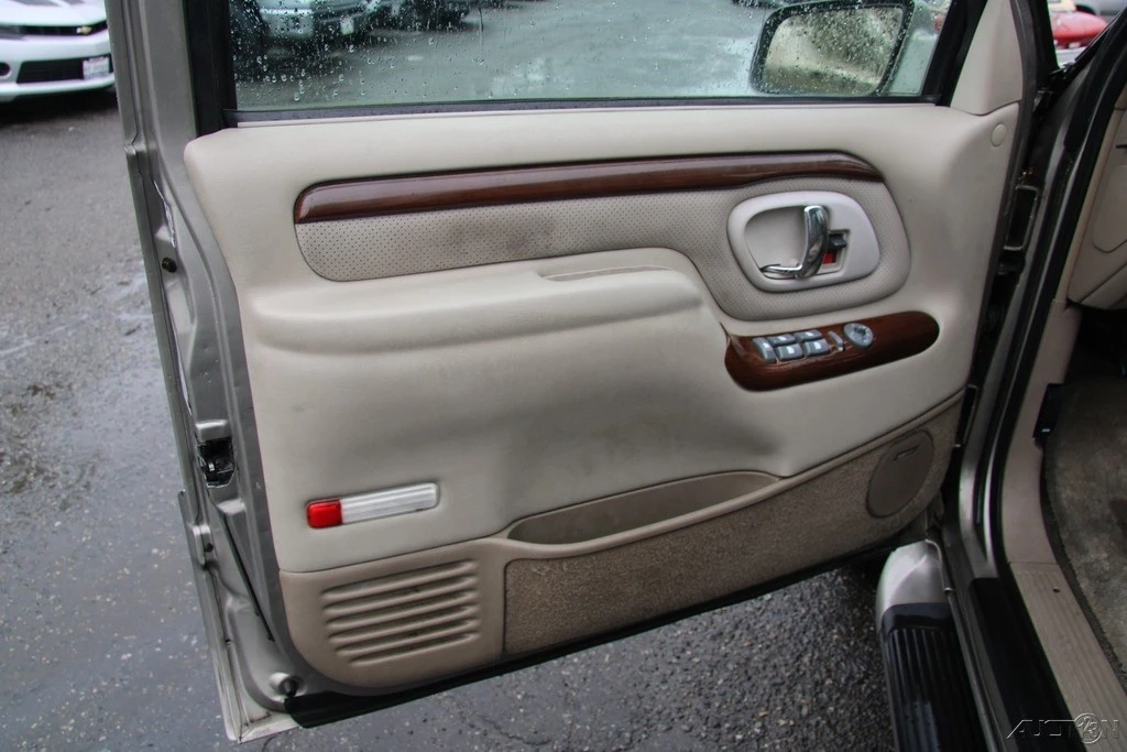 2000 Cadillac Escalade 1st Gen - Image 11 of 21
