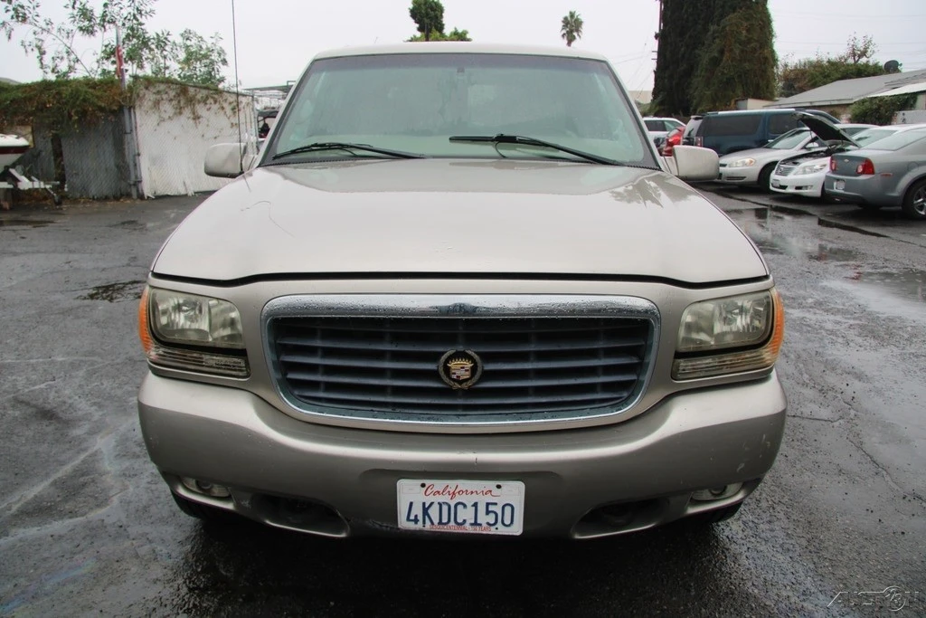 2000 Cadillac Escalade 1st Gen - Image 9 of 21