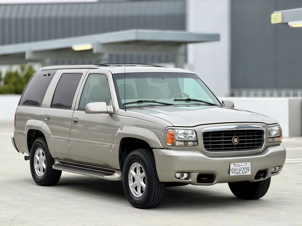 2000 Cadillac Escalade 1st Gen - Image 30 of 31