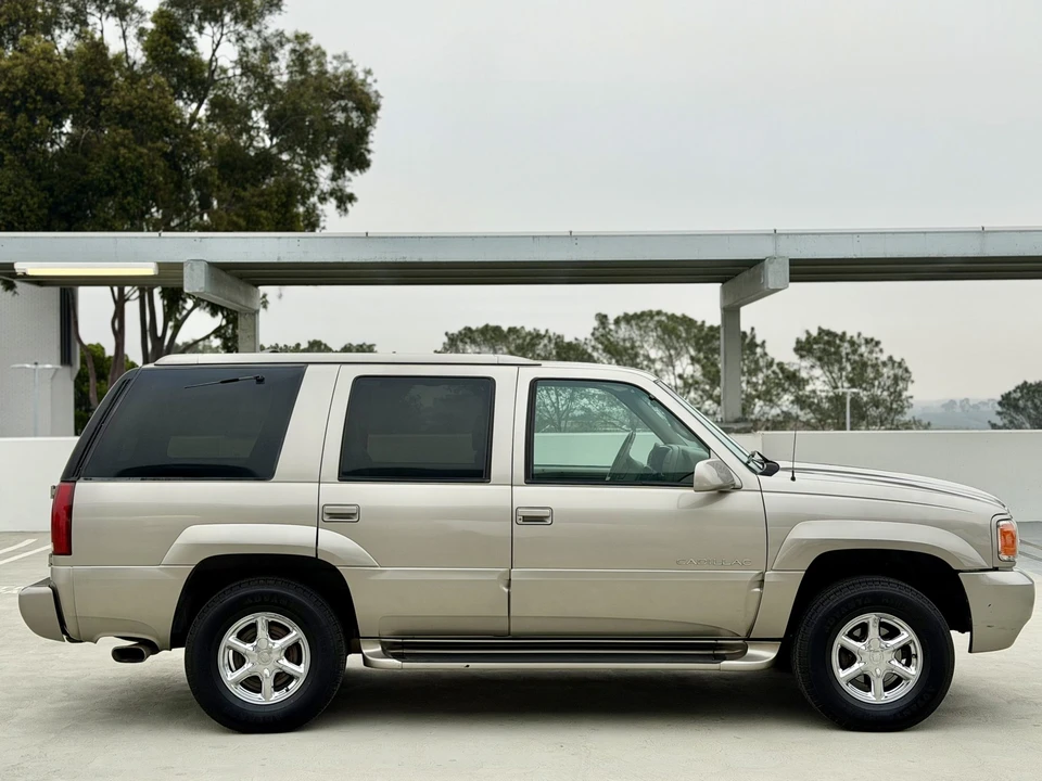 2000 Cadillac Escalade 1st Gen - Image 29 of 31
