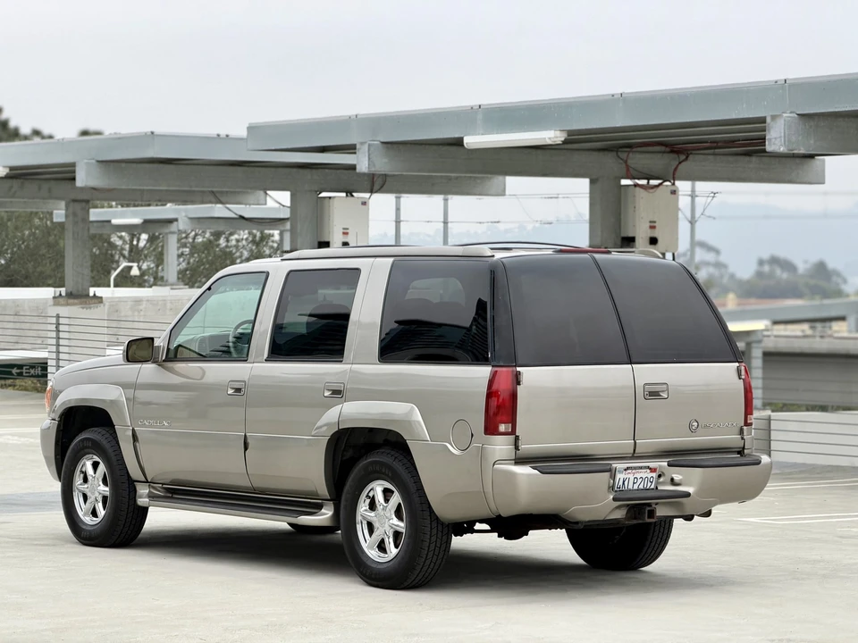 2000 Cadillac Escalade 1st Gen - Image 14 of 31