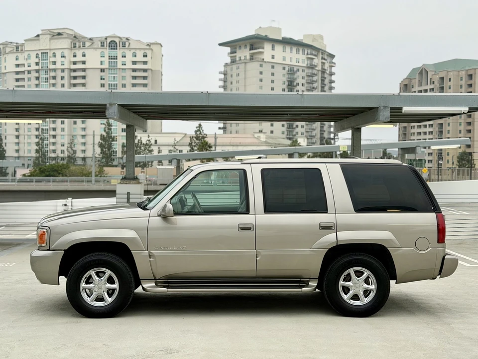 2000 Cadillac Escalade 1st Gen - Image 11 of 31