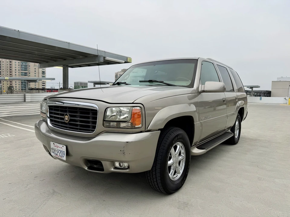 2000 Cadillac Escalade 1st Gen - Image 4 of 31