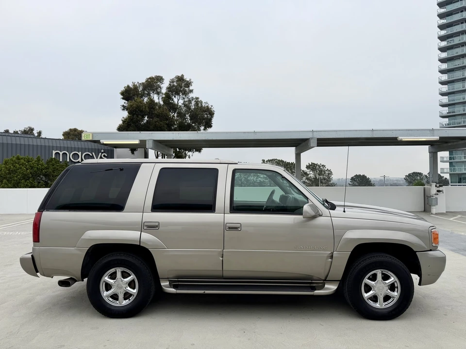 2000 Cadillac Escalade 1st Gen - Image 27 of 31