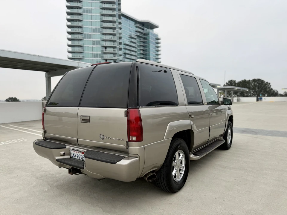 2000 Cadillac Escalade 1st Gen - Image 24 of 31