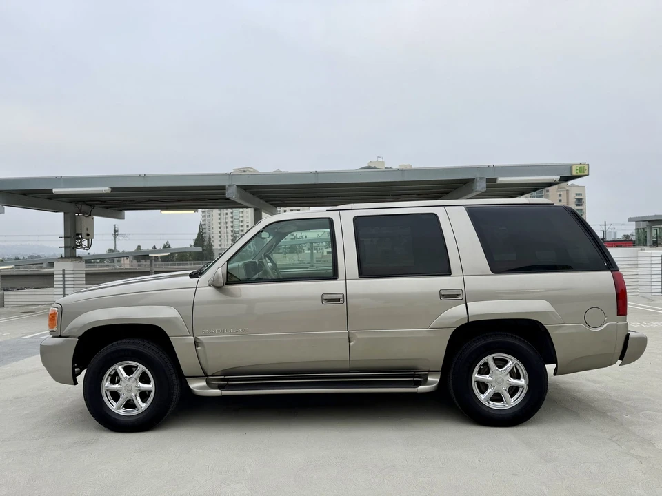 2000 Cadillac Escalade 1st Gen - Image 10 of 31