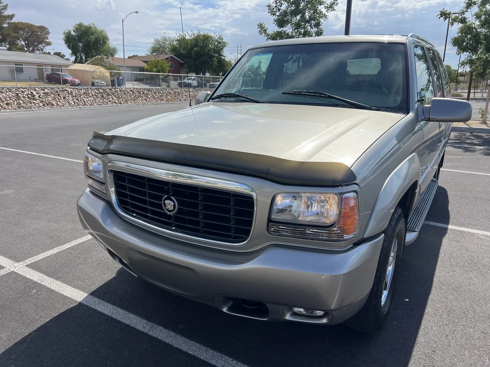 2000 Cadillac Escalade 1st Gen - Image 2 of 31