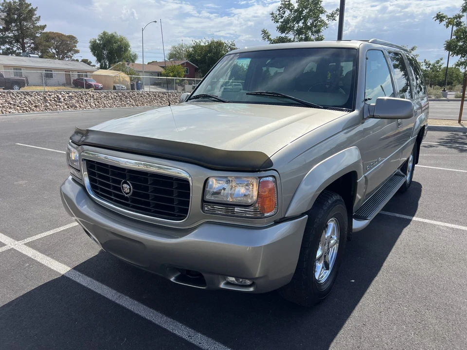 2000 Cadillac Escalade 1st Gen - Image 3 of 31