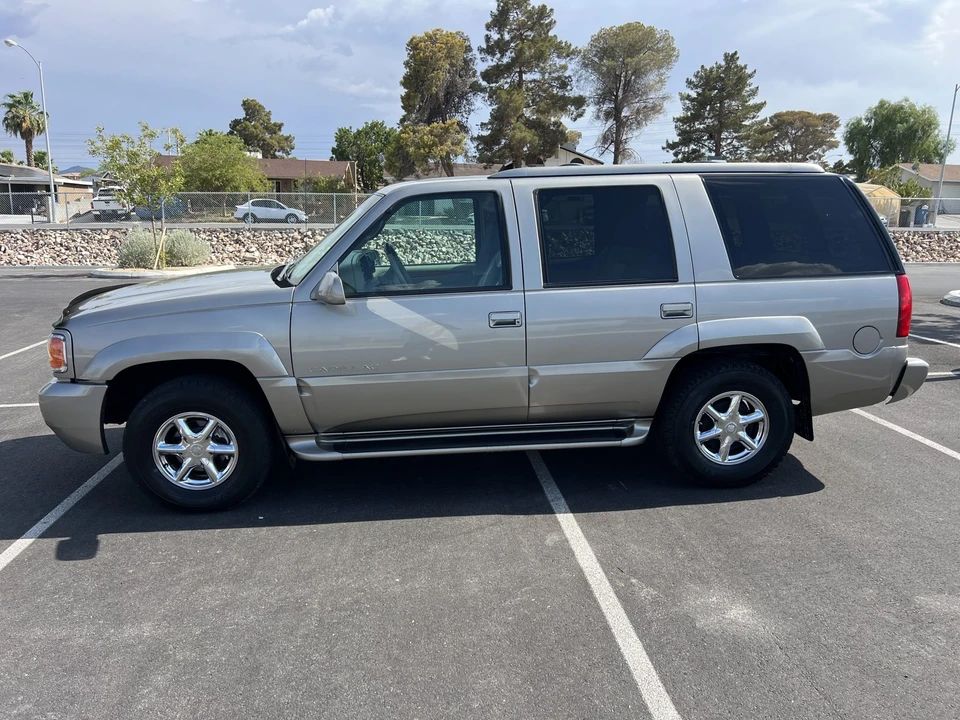 2000 Cadillac Escalade 1st Gen - Image 8 of 31
