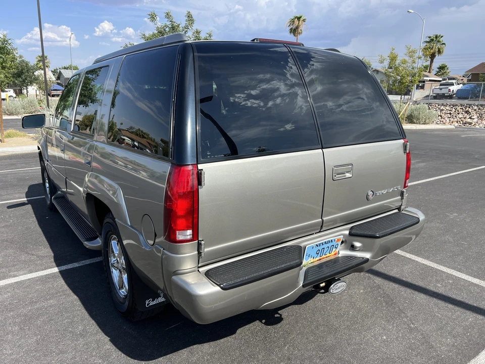 2000 Cadillac Escalade 1st Gen - Image 10 of 31