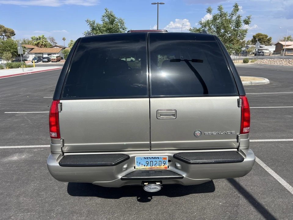 2000 Cadillac Escalade 1st Gen - Image 11 of 31