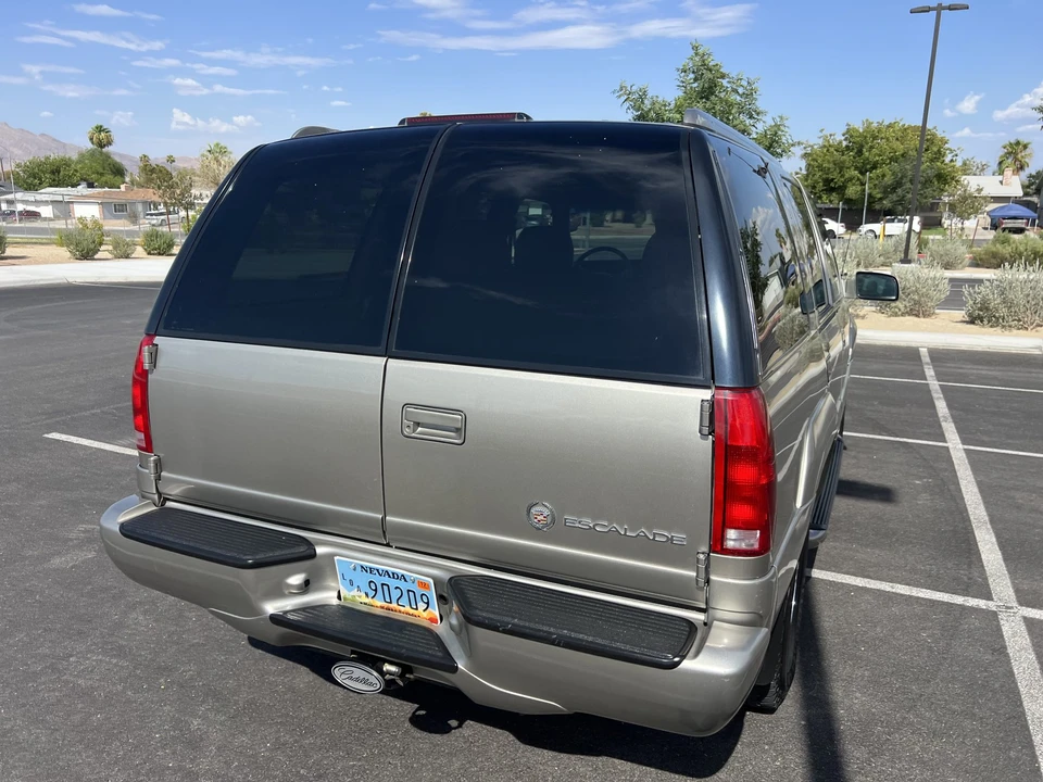 2000 Cadillac Escalade 1st Gen - Image 12 of 31