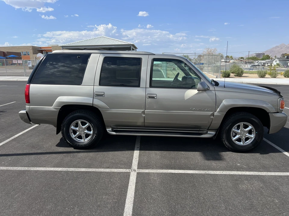 2000 Cadillac Escalade 1st Gen - Image 15 of 31