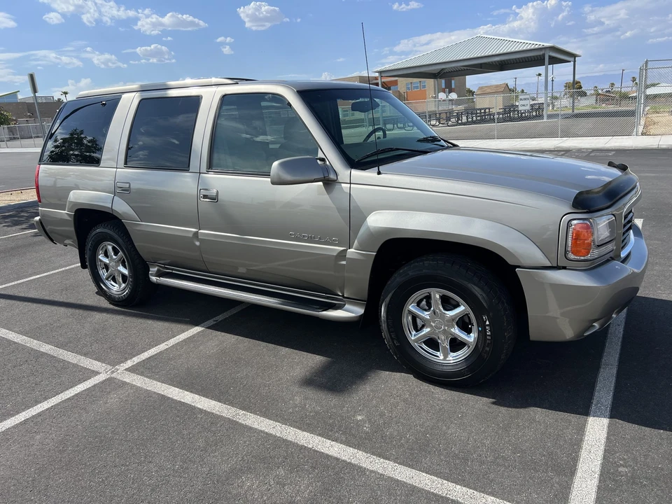 2000 Cadillac Escalade 1st Gen - Image 16 of 31