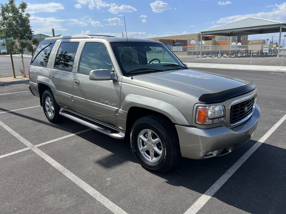 2000 Cadillac Escalade 1st Gen - Image 17 of 31