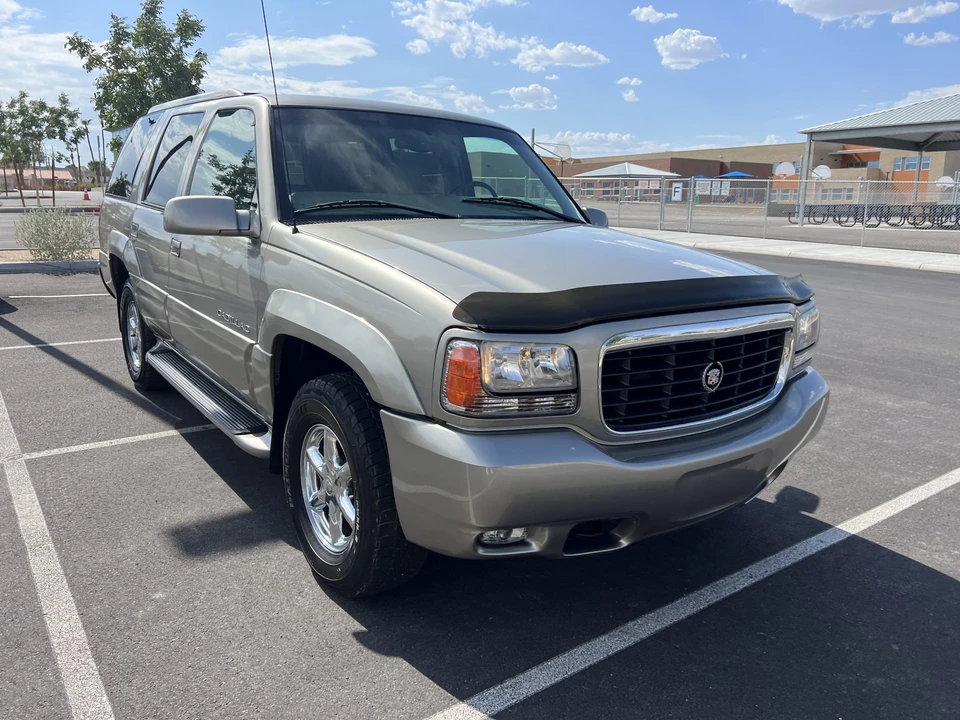 2000 Cadillac Escalade 1st Gen - Image 18 of 31