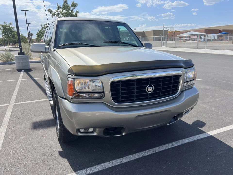 2000 Cadillac Escalade 1st Gen - Image 19 of 31