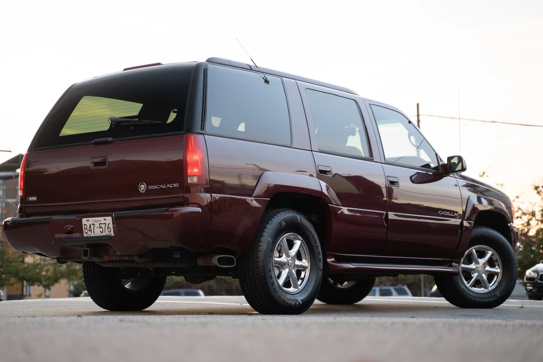 2000 Cadillac Escalade 1st Gen - Image 19 of 31