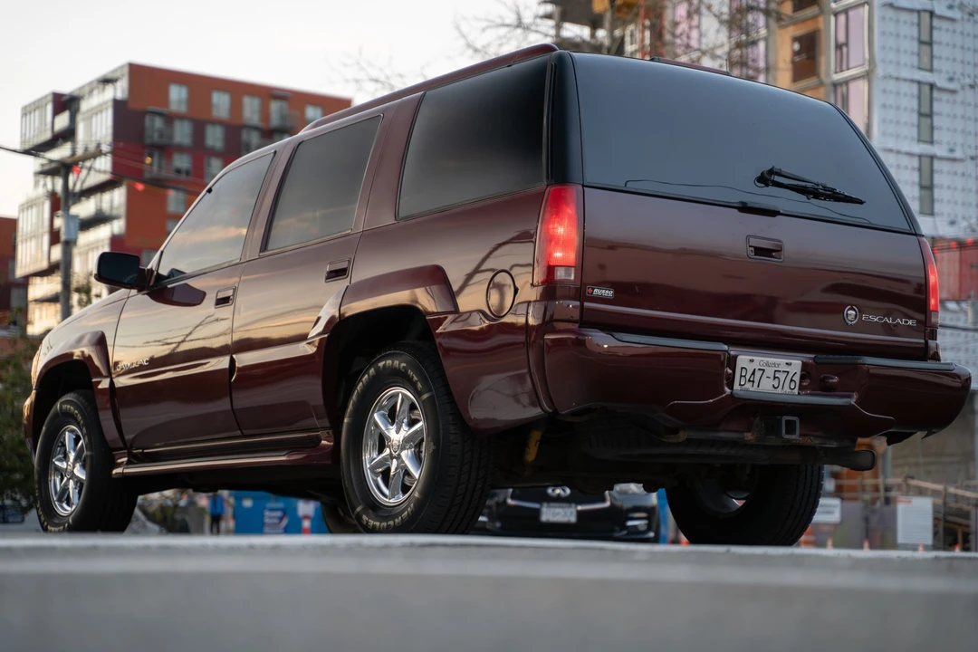 2000 Cadillac Escalade 1st Gen - Image 9 of 31