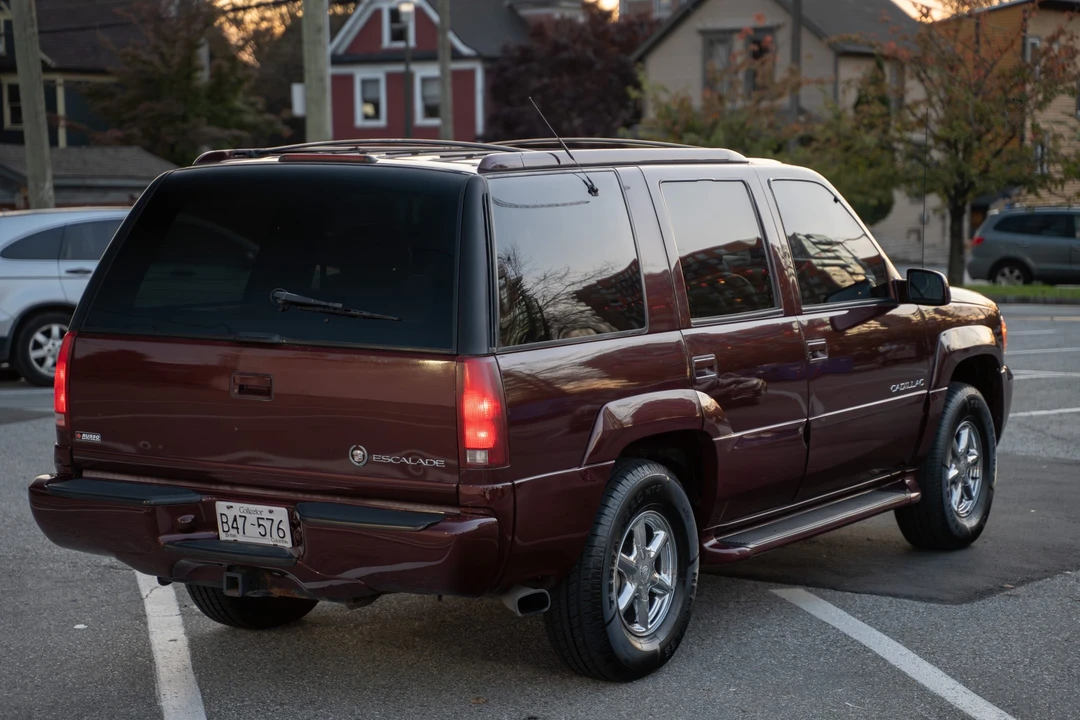 2000 Cadillac Escalade 1st Gen - Image 13 of 31