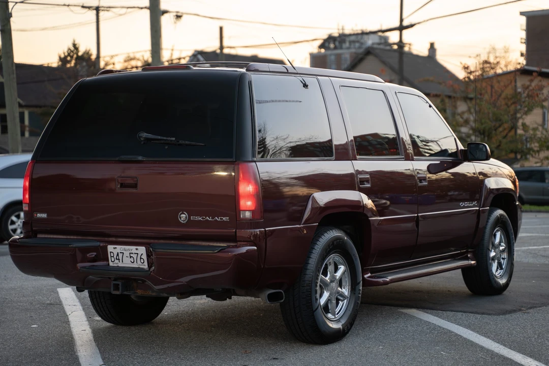 2000 Cadillac Escalade 1st Gen - Image 14 of 31