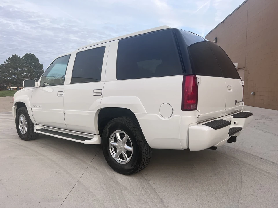 2000 Cadillac Escalade 1st Gen - Image 5 of 31