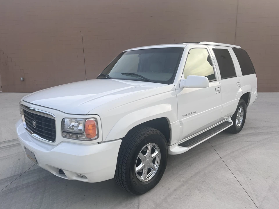 2000 Cadillac Escalade 1st Gen - Image 3 of 31
