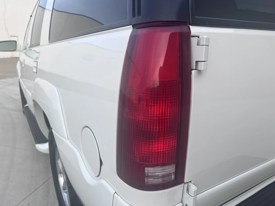 2000 Cadillac Escalade 1st Gen - Image 30 of 31