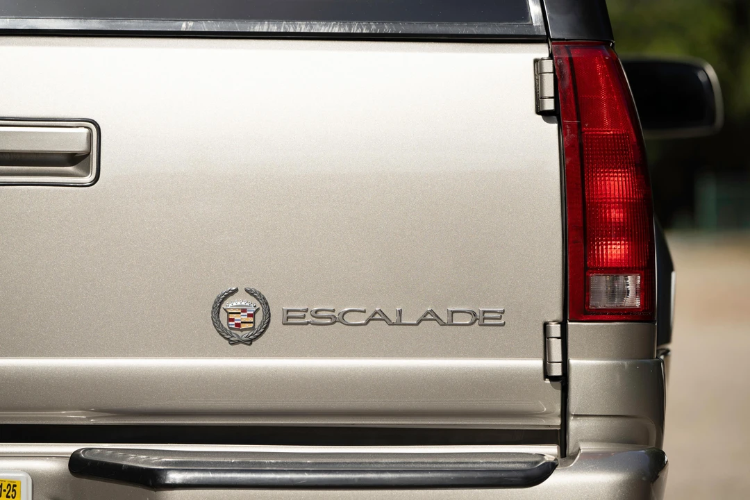 2000 Cadillac Escalade 1st Gen - Image 24 of 31