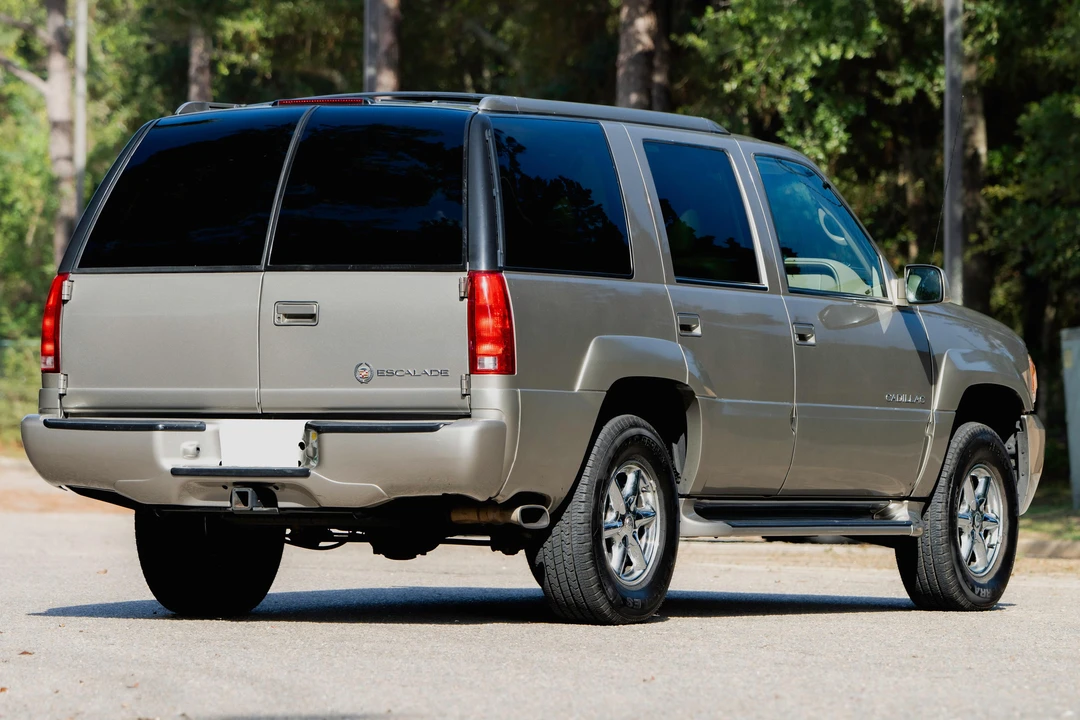2000 Cadillac Escalade 1st Gen - Image 4 of 31