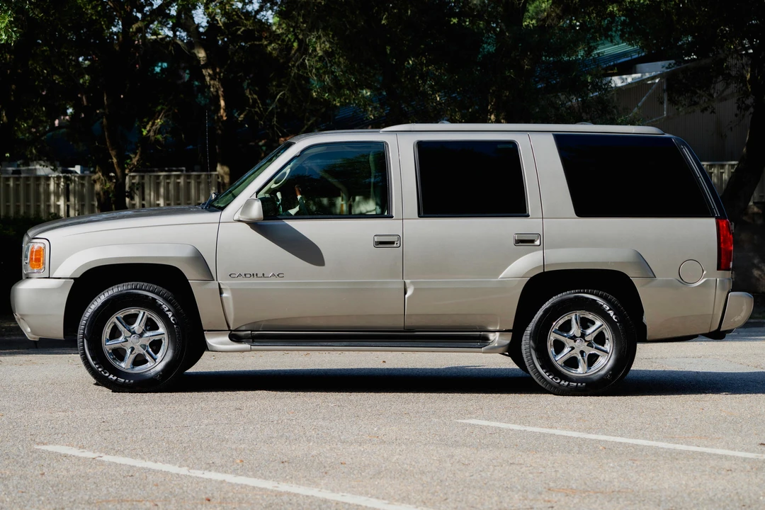 2000 Cadillac Escalade 1st Gen - Image 3 of 31