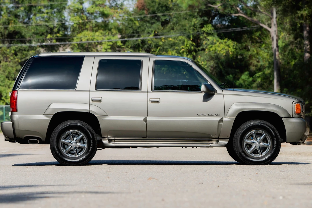 2000 Cadillac Escalade 1st Gen - Image 11 of 31