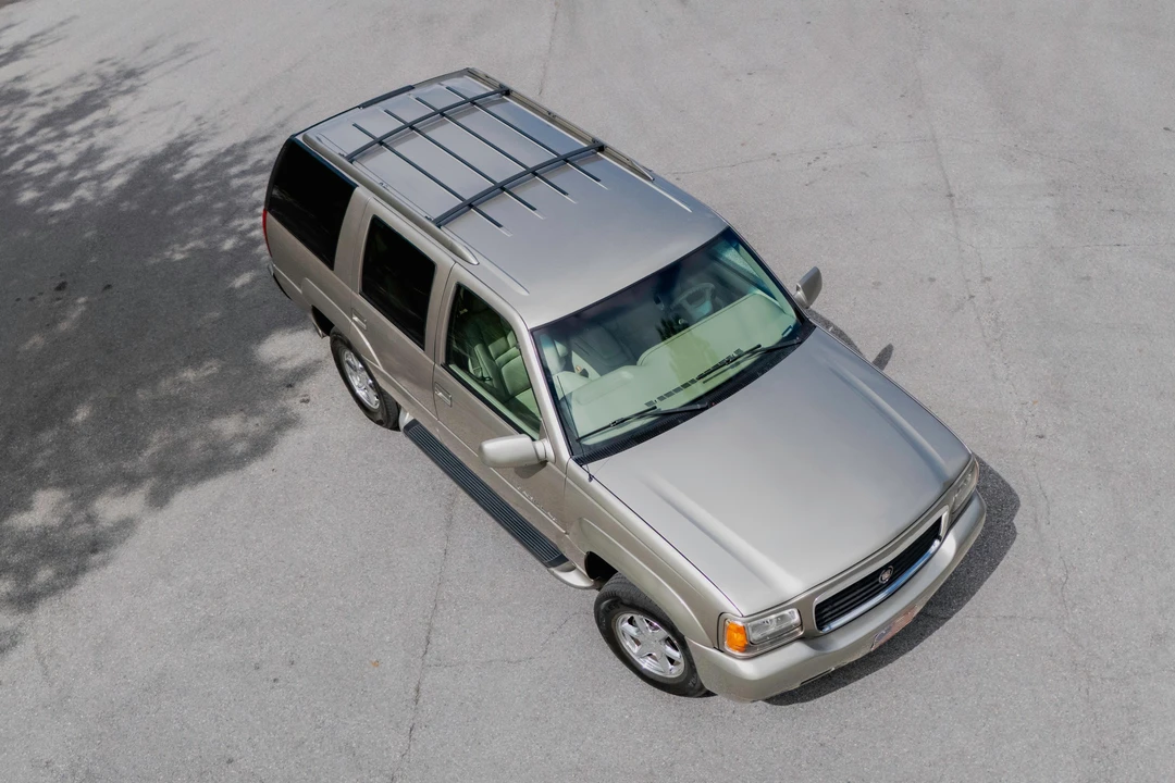 2000 Cadillac Escalade 1st Gen - Image 13 of 31