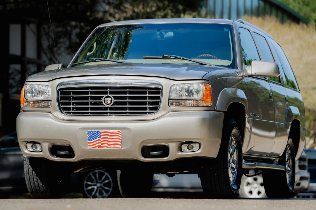 2000 Cadillac Escalade 1st Gen - Image 8 of 31