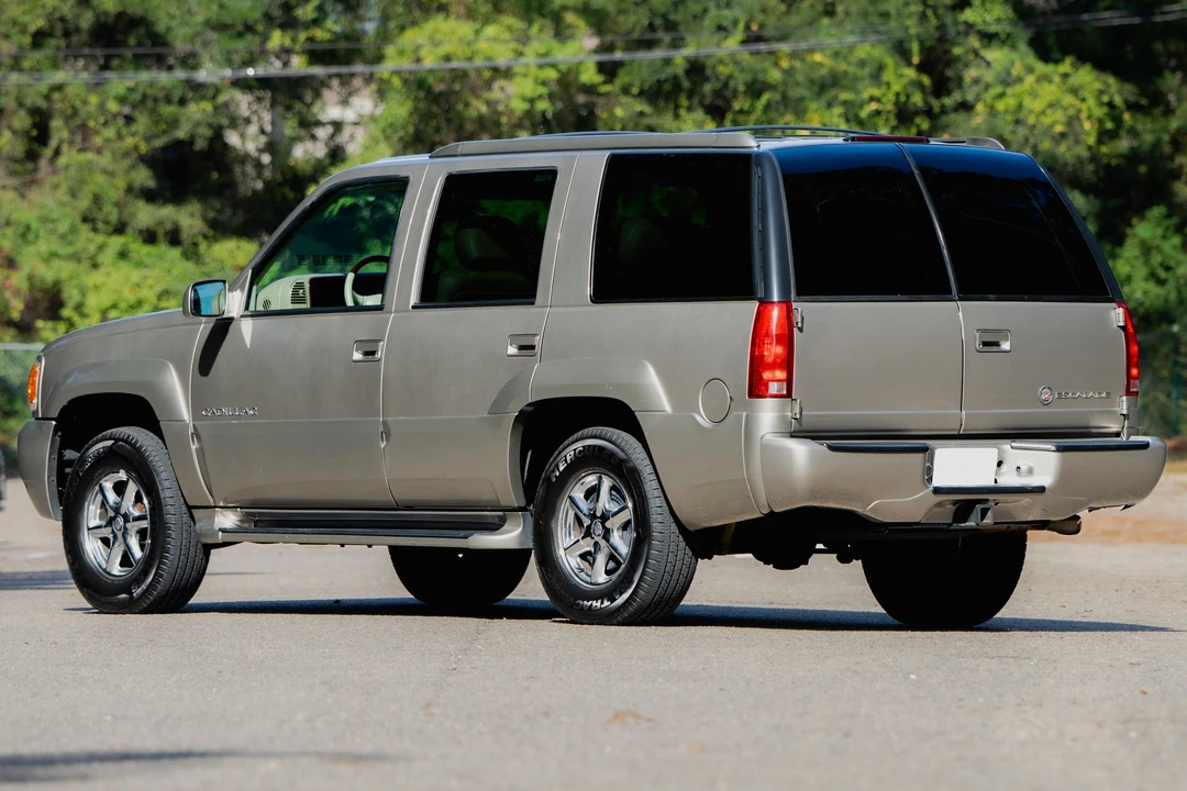 2000 Cadillac Escalade 1st Gen - Image 10 of 31