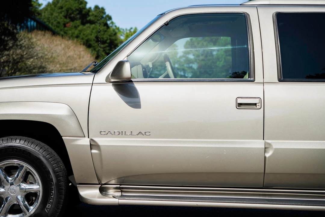 2000 Cadillac Escalade 1st Gen - Image 17 of 31