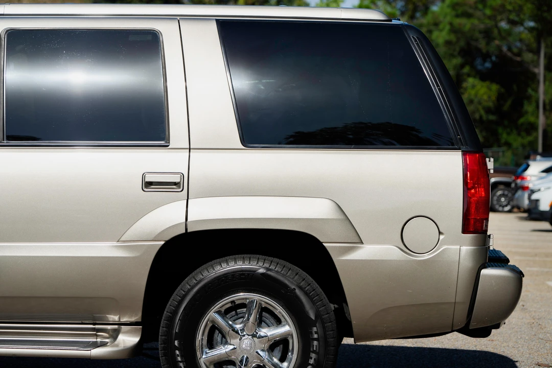 2000 Cadillac Escalade 1st Gen - Image 19 of 31