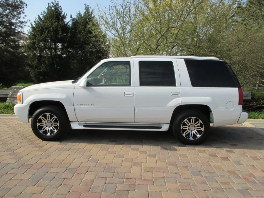 2000 Cadillac Escalade 1st Gen - Image 2 of 18