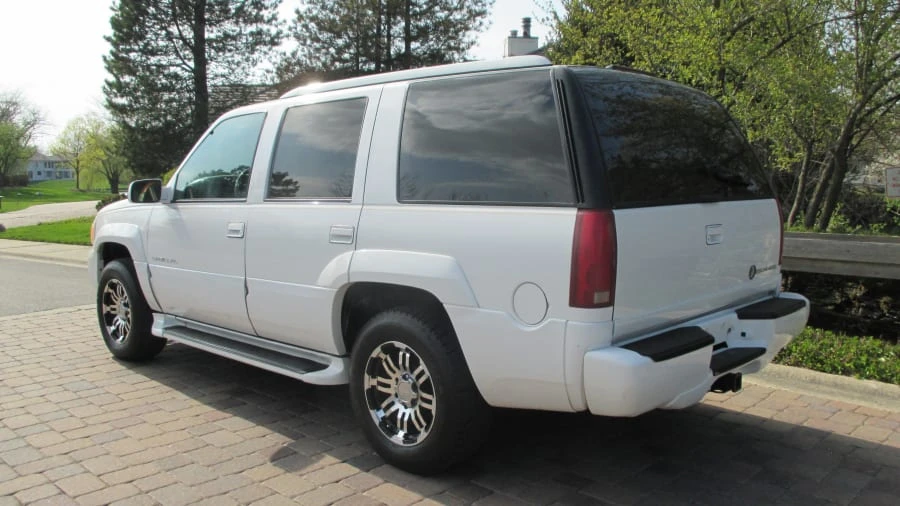 2000 Cadillac Escalade 1st Gen - Image 3 of 18