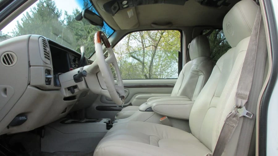2000 Cadillac Escalade 1st Gen - Image 4 of 18