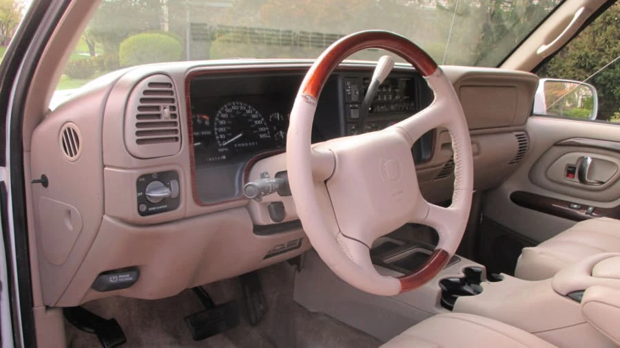 2000 Cadillac Escalade 1st Gen - Image 5 of 18