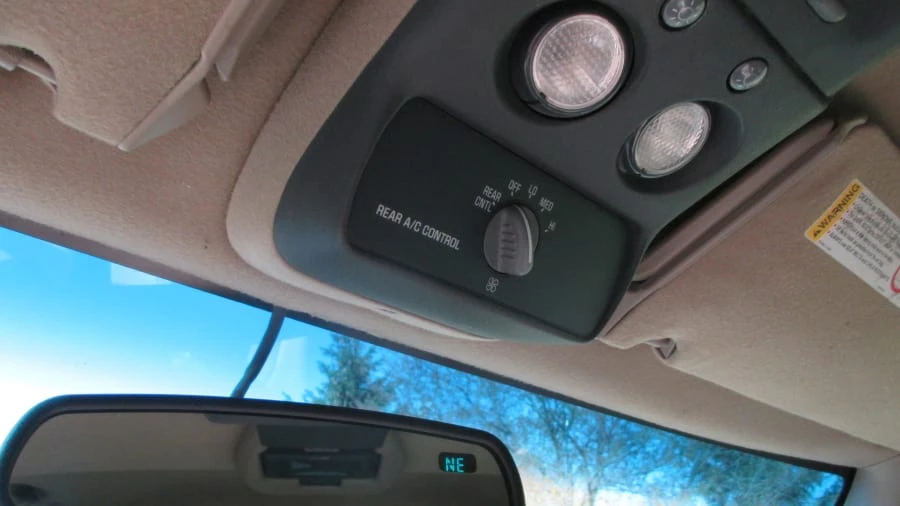 2000 Cadillac Escalade 1st Gen - Image 6 of 18