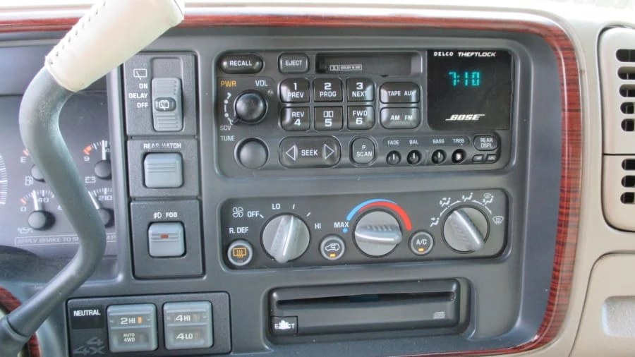 2000 Cadillac Escalade 1st Gen - Image 7 of 18