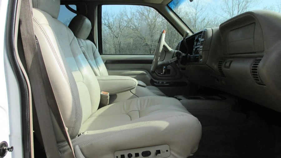 2000 Cadillac Escalade 1st Gen - Image 8 of 18