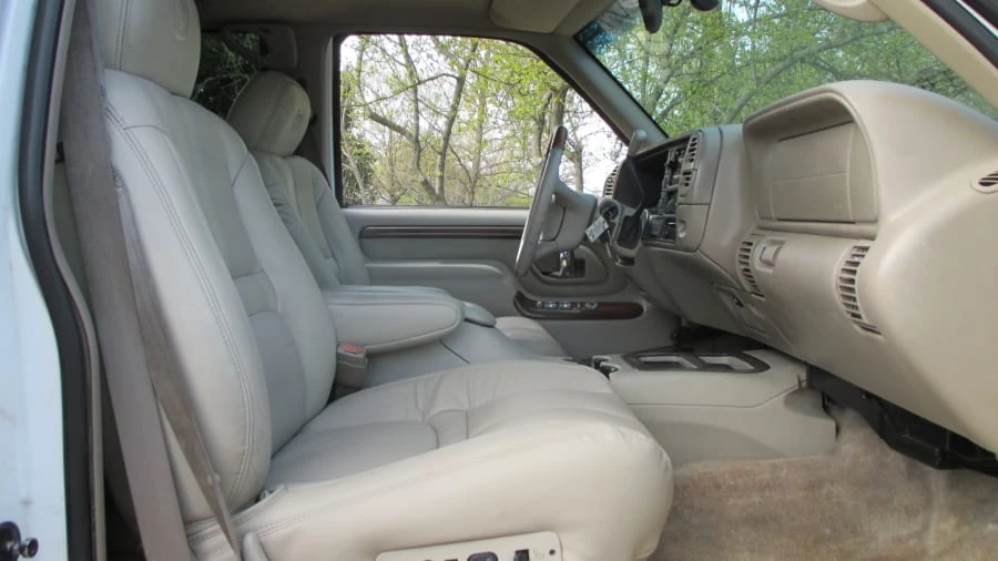 2000 Cadillac Escalade 1st Gen - Image 10 of 18