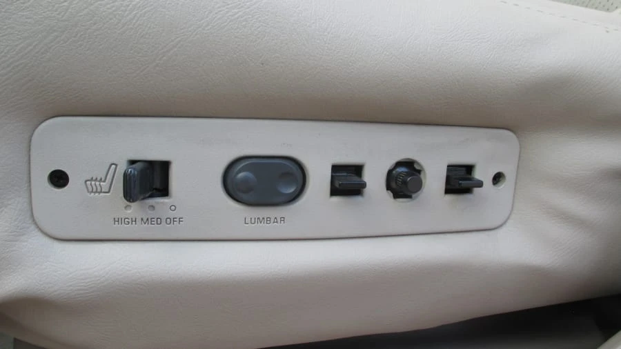 2000 Cadillac Escalade 1st Gen - Image 11 of 18